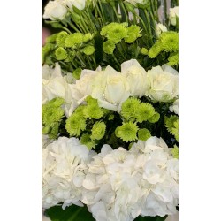 مزهرية الأناقة البيضاء