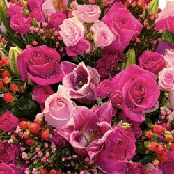 مزهرية الحياة زهور وردية