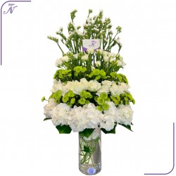 مزهرية الأناقة البيضاء