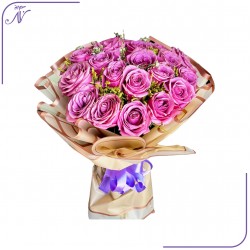 باقة الجوري البنفسجي الرائع