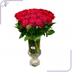 مزهرية جوري احمر ساحرة