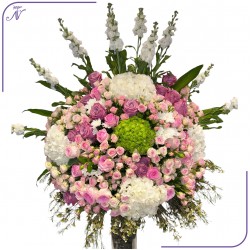 ترتيبة زهور ملونة متألقة