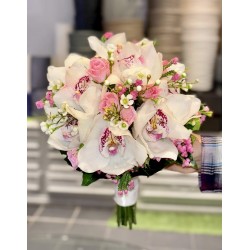 مسكة رقة الزهور للعروس