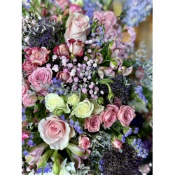 ترتيبة زهور مبهجة