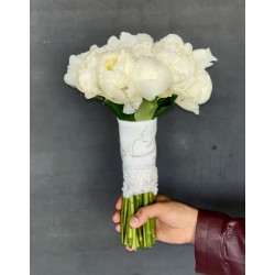 مسكة العرايس مع بيوني ابيض