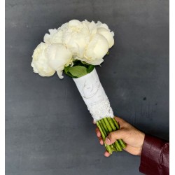 مسكة العرايس مع بيوني ابيض