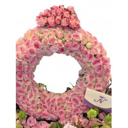 تنسيق مجسم الأزهار الوردية