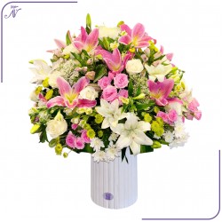 مزهرية مهرجان الزهور الوردية