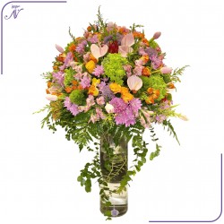 مزهرية زهور متنوعة متألقة