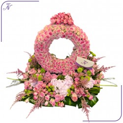 تنسيق مجسم الأزهار الوردية