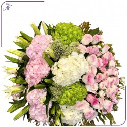 ترتيبة زهور خلابة